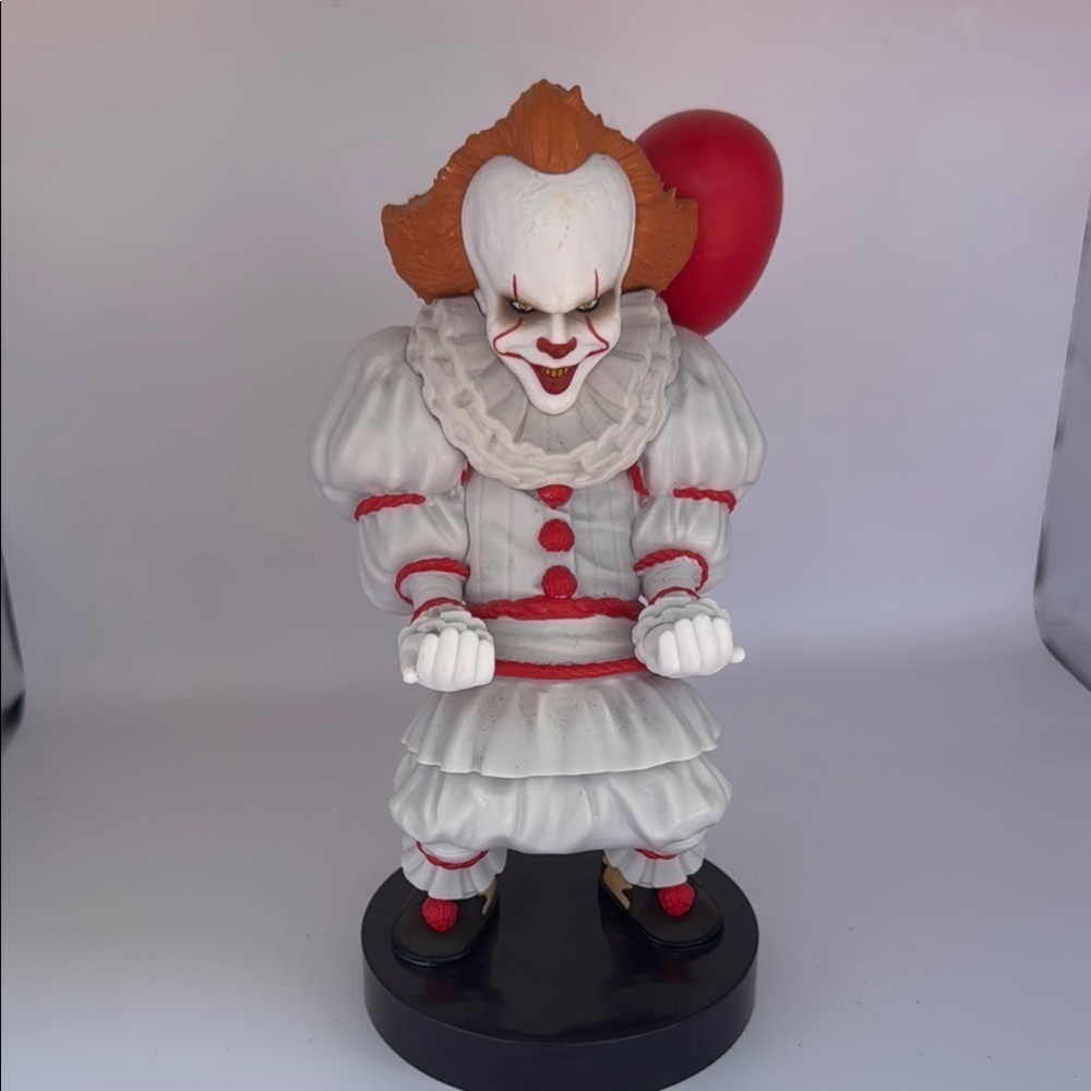 IT White and Red Clown PHONE REMOTE FAMING HOlDER Figurine
